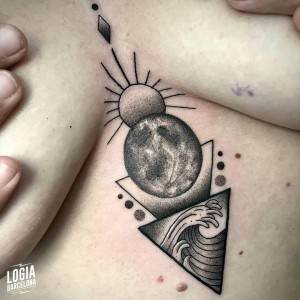 tatuaje_pecho_ola_luna_logiabarcelona_juan_chazsci